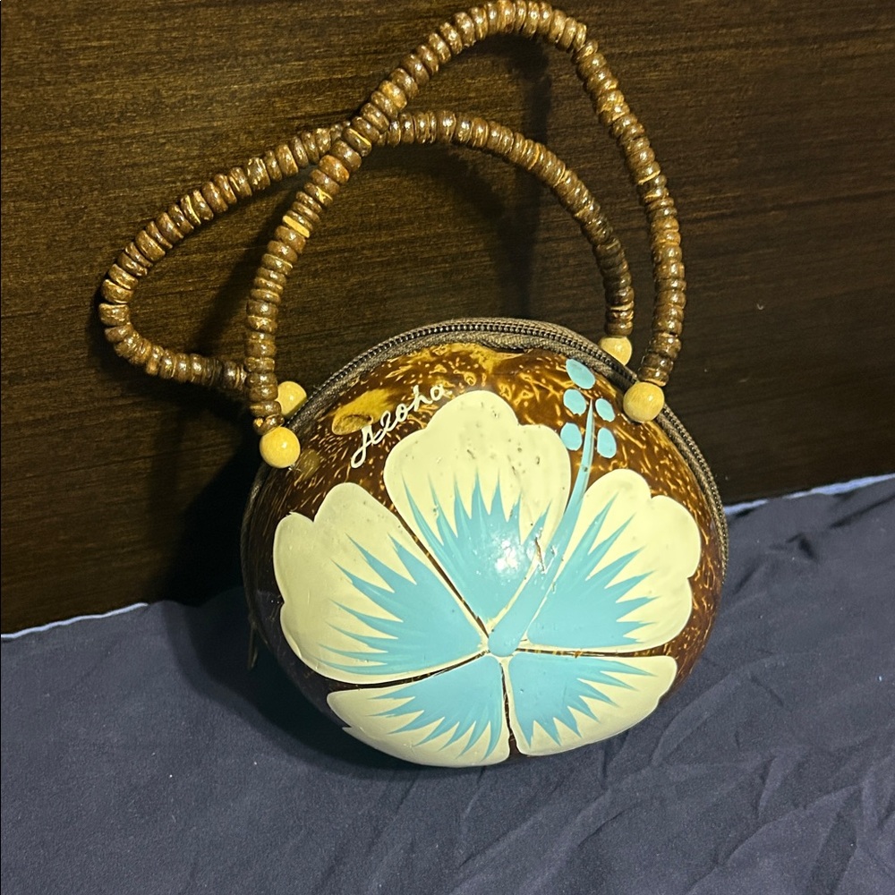 Coconut Clutch - Picture 2 of 8
